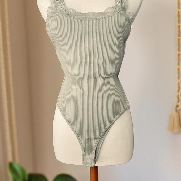 Hippie Rose Lace Trim Bodysuit NWT Size S NWT - Picture 1 of 8